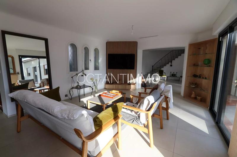 Maison - 220 m² - 5 pièces