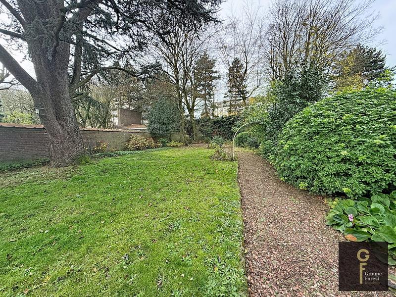 Maison - 306 m² - 10 pièces