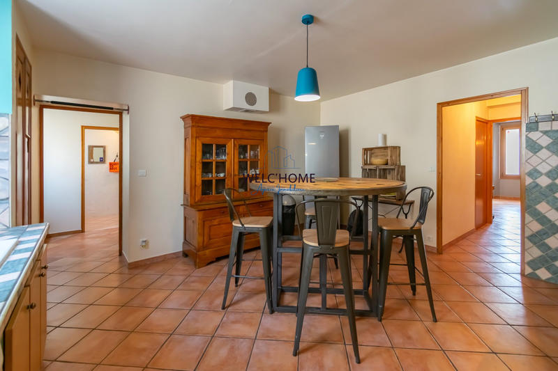 Maison - 210 m² - 8 pièces