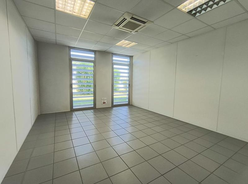 Bureau - 106 m² - 5 pièces