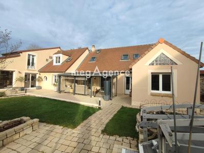 Maison - 203 m² - 10 pièces