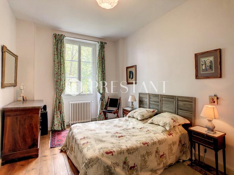 Maison - 380 m² - 12 pièces