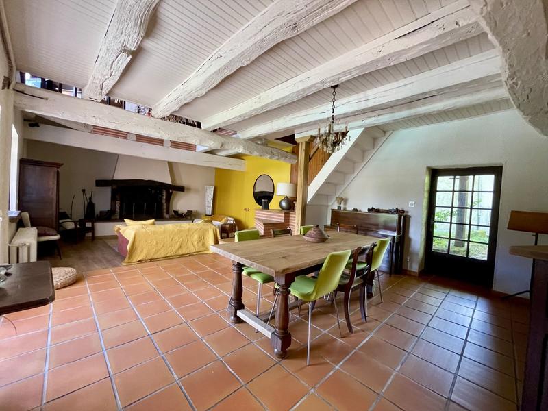 Maison - 285 m² - 9 pièces