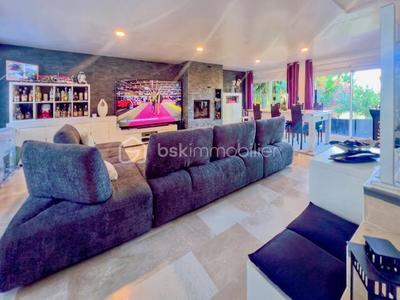 Maison - 200 m² - 8 pièces