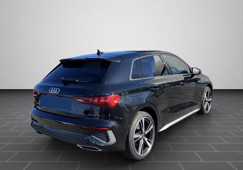 Audi A3 sportback 40 TFSIe 204 s-Line Hybride Rechargeable / Toit Ouvrant Camera de Recul Coffre Elec Sieges Alcantara Volant Méplat