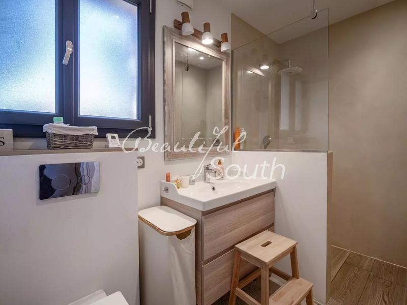 Villa - 302 m² - 10 pièces