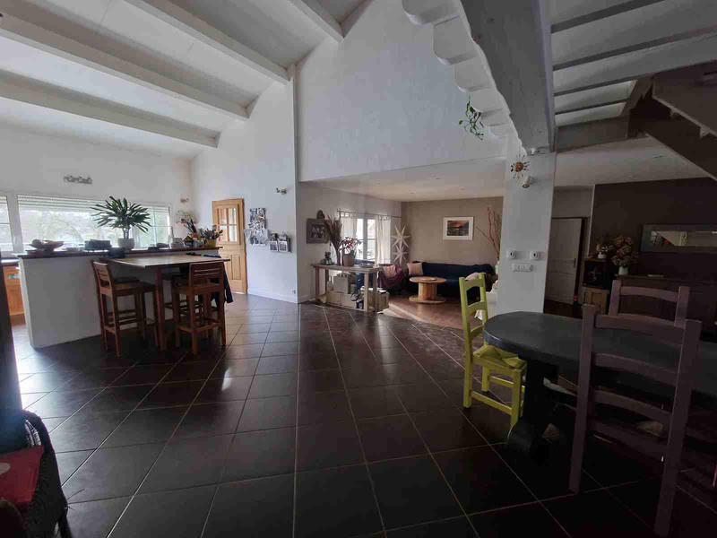 Maison - 228 m² - 5 pièces