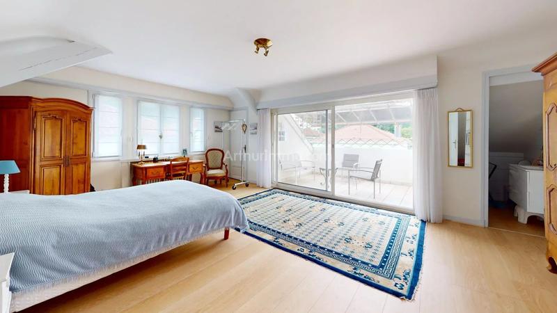 Maison - 285 m² - 7 pièces