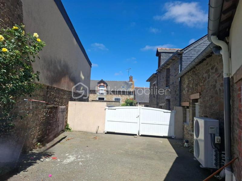 Maison - 271 m² - 9 pièces