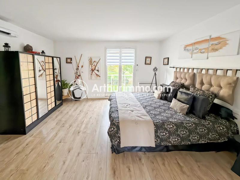 Maison - 210 m² - 7 pièces