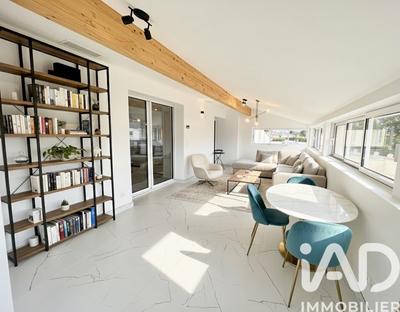 Maison - 231 m² - 9 pièces