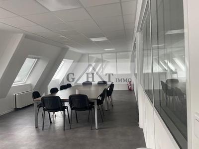 Entrepôt - 2 425 m²