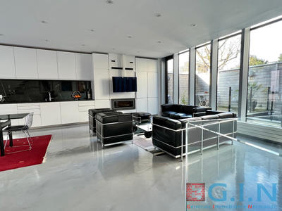 Maison - 217 m² - 6 pièces