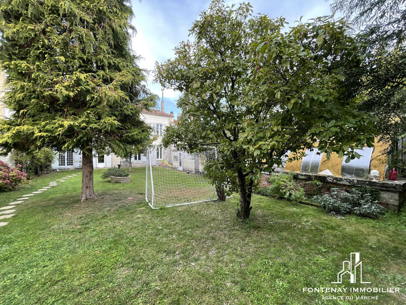 Maison - 299 m² - 9 pièces