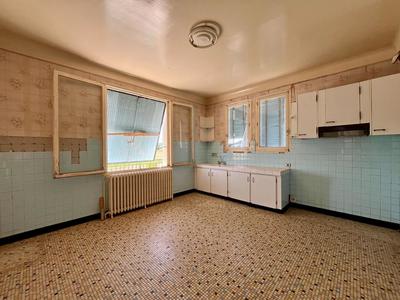 Maison - 181 m² - 6 pièces