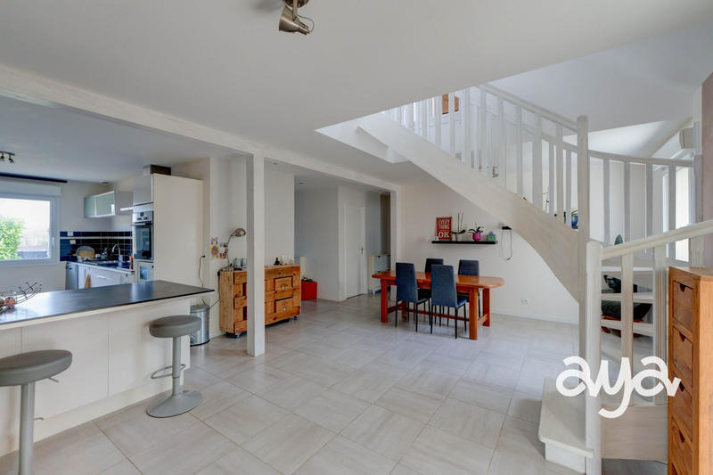 Maison - 121 m² - 6 pièces