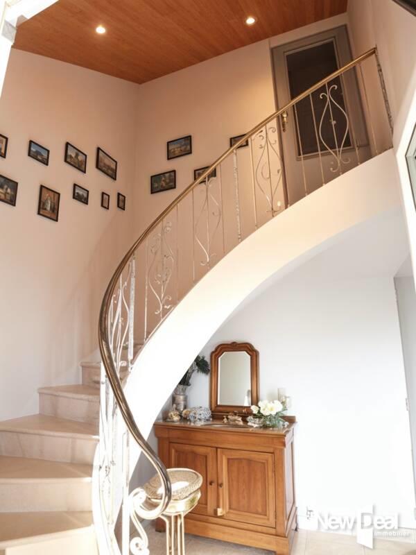 Pavillon - 170 m² - 7 pièces