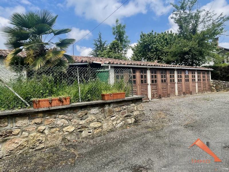 Maison - 334 m² - 9 pièces