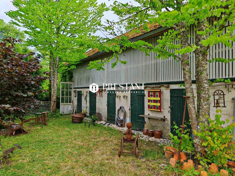 Demeure - 524 m² - 13 pièces