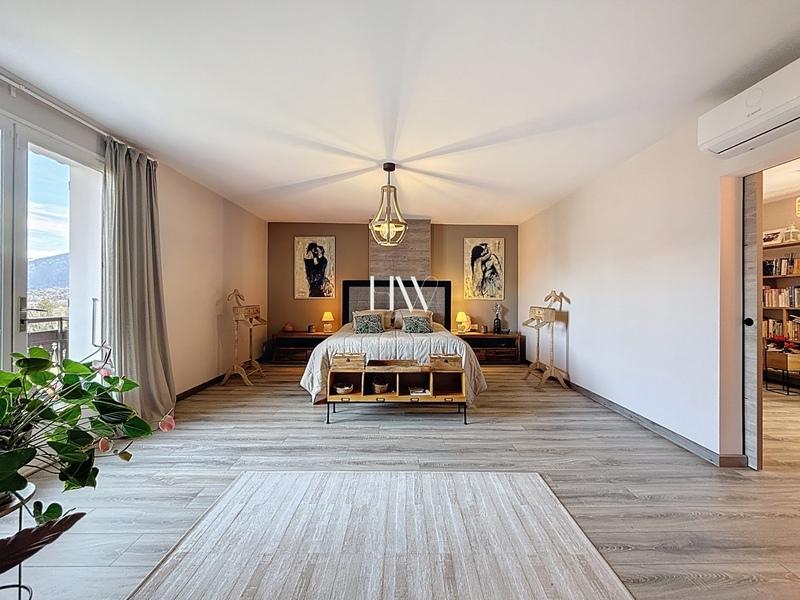 Maison - 176 m² - 8 pièces