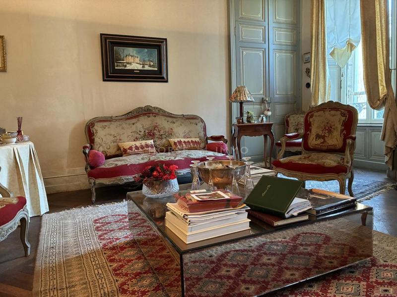 Château - 483 m² - 10 pièces