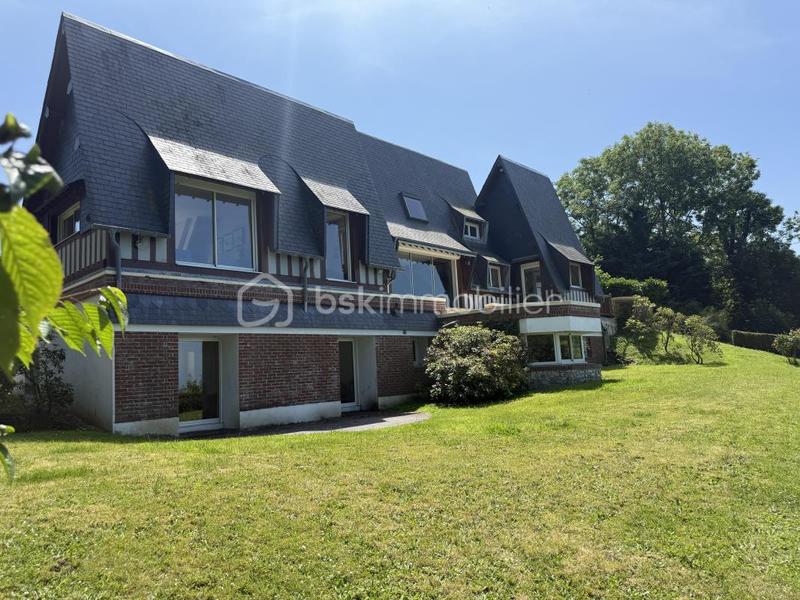 Propriété - 340 m² - 9 pièces