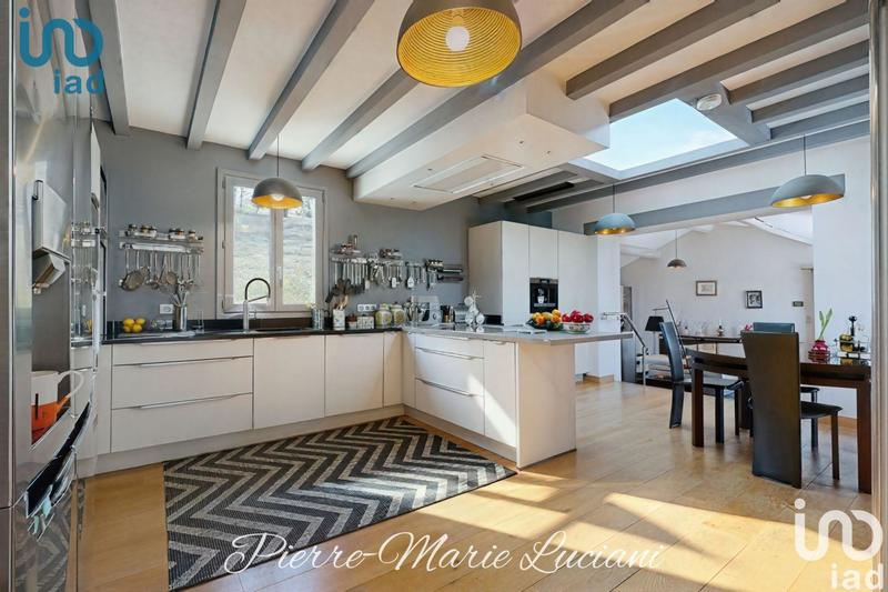 Maison - 185 m² - 6 pièces