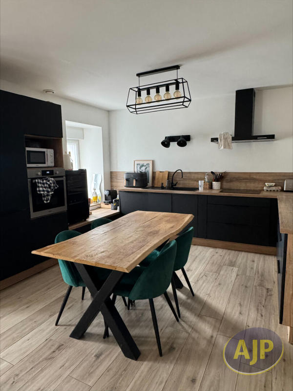 Maison - 107 m² - 6 pièces