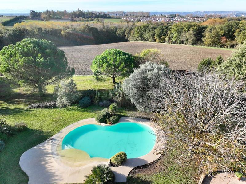 Maison - 225 m² - 7 pièces