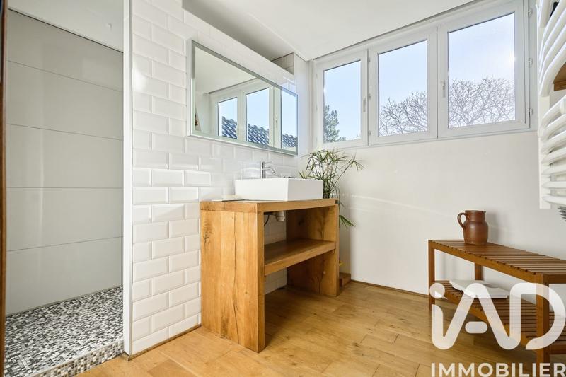 Maison - 220 m² - 8 pièces