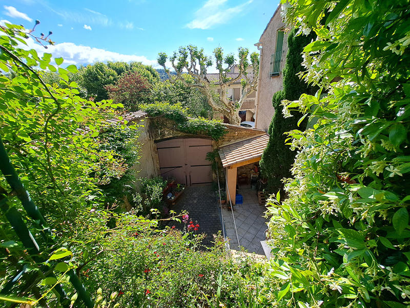 Maison - 241 m² - 9 pièces