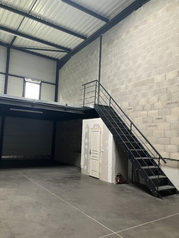 Entrepôt - 151 m² - 1 pièce