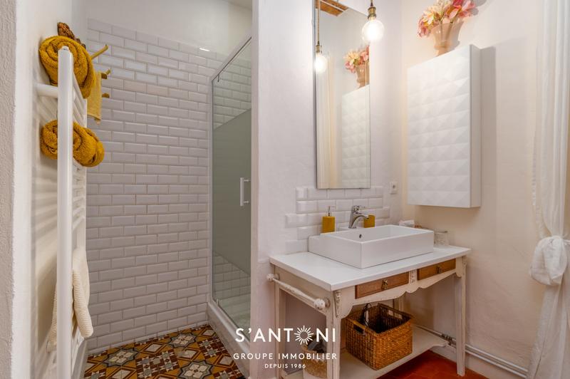 Maison - 201 m² - 7 pièces