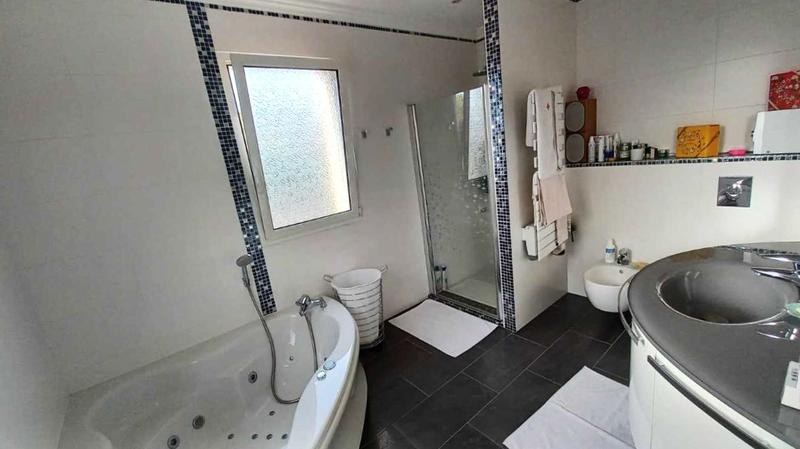 Maison - 194 m² - 6 pièces