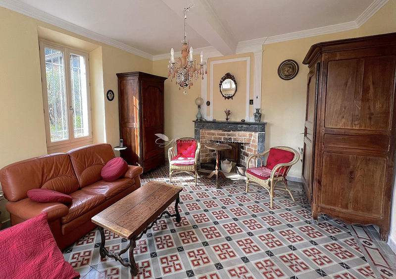 Propriété - 270 m² - 10 pièces