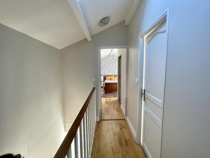 Maison - 185 m² - 8 pièces