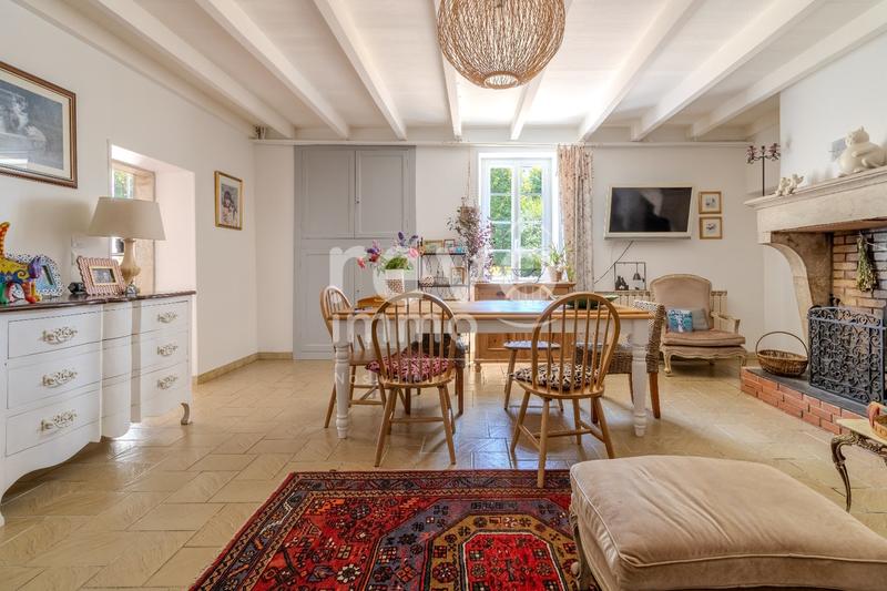 Maison - 204 m² - 6 pièces