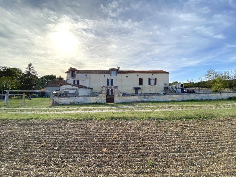 Maison - 315 m² - 11 pièces