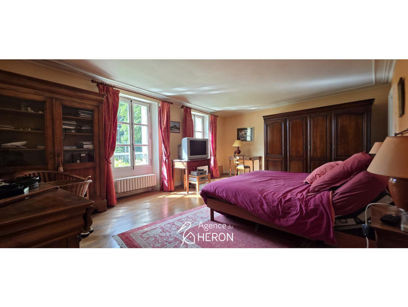 Maison - 374 m² - 10 pièces