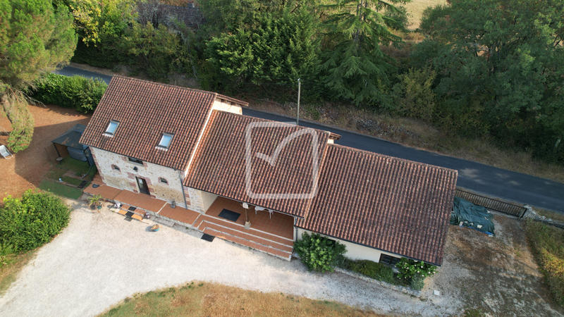 Propriété - 800 m² - 30 pièces