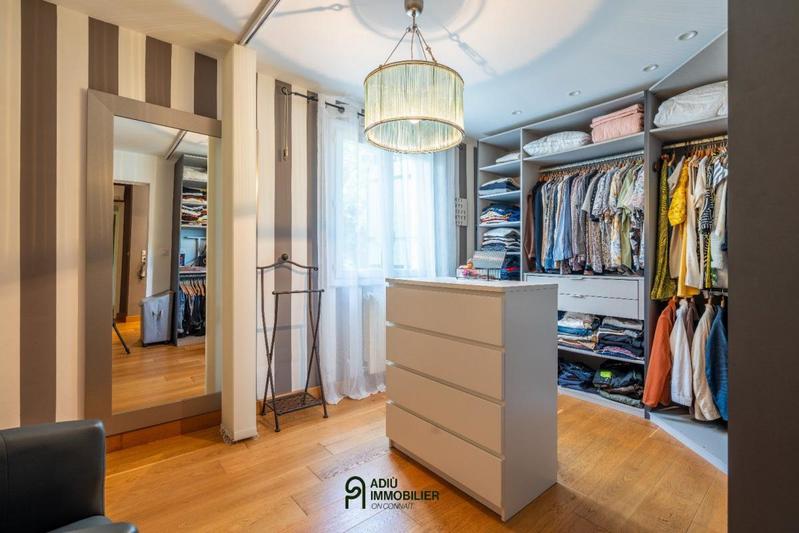 Maison - 210 m² - 6 pièces