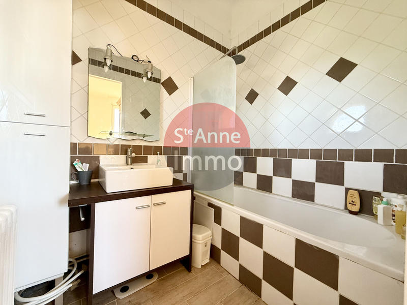 Maison - 205 m² - 8 pièces