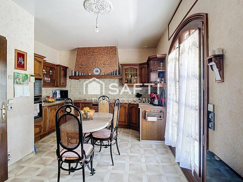 Maison - 221 m² - 7 pièces