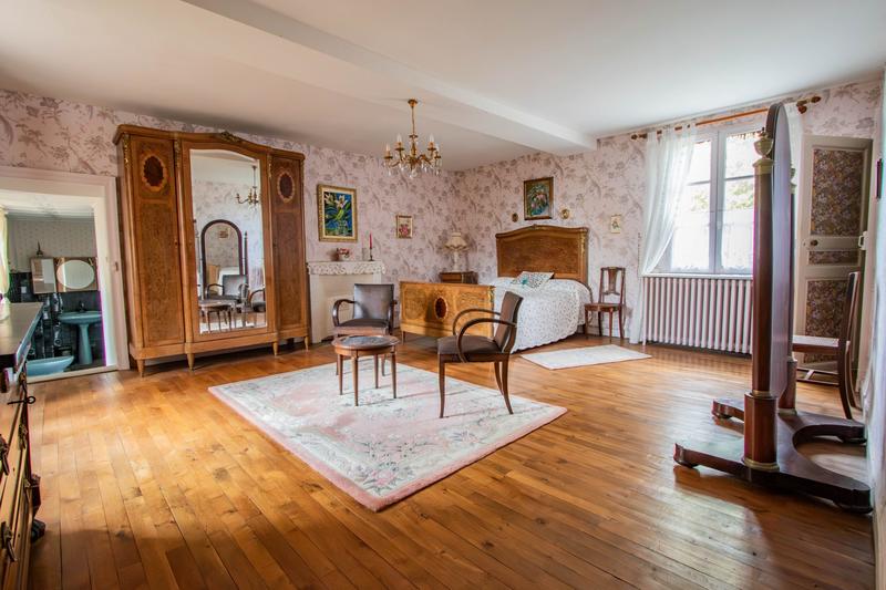 Maison - 250 m² - 7 pièces