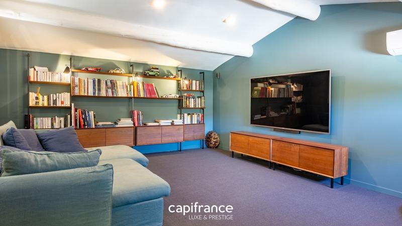 Propriété - 342 m² - 10 pièces