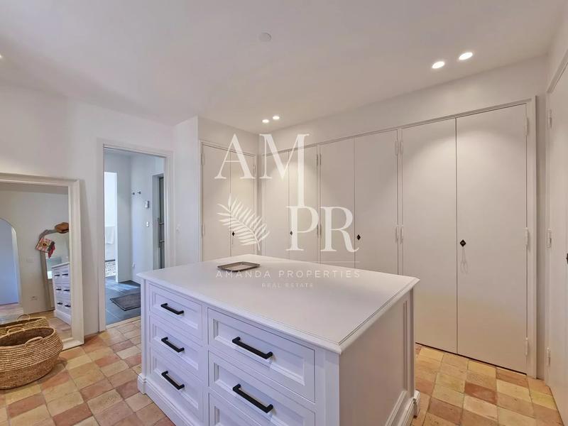 Maison - 290 m² - 7 pièces