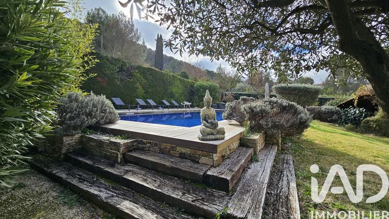 Maison - 200 m² - 5 pièces