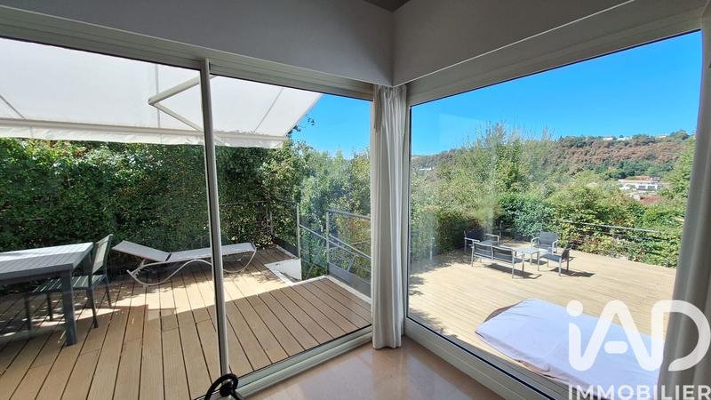 Maison - 271 m² - 9 pièces