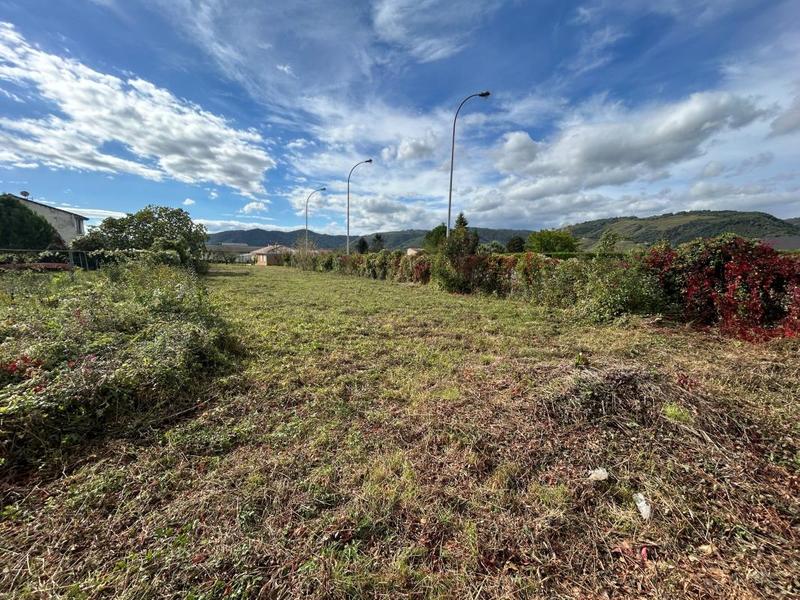 Terrain constructible - 1 050 m²