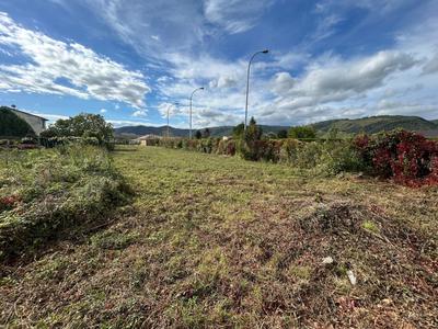 Terrain constructible - 1 050 m²